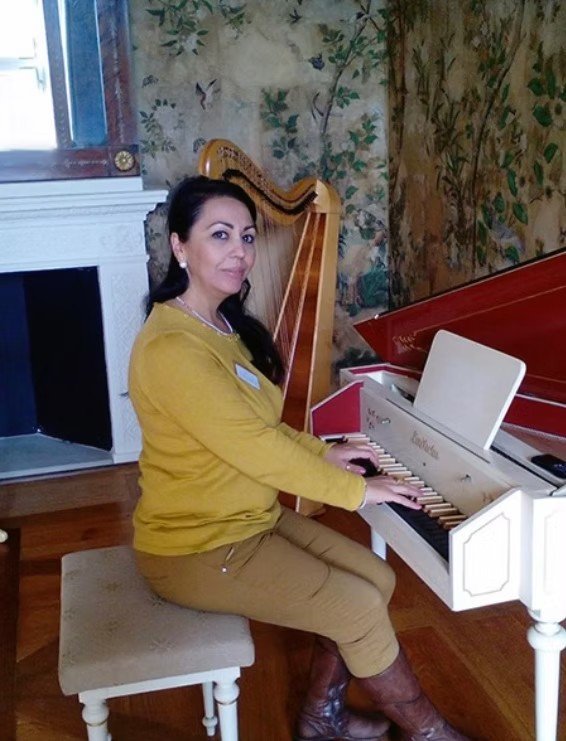 Araksya Sokrat Avanesian am Klavier